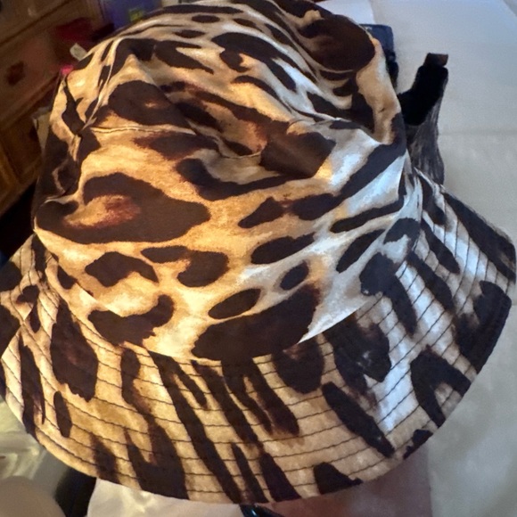 Leopard Print bucket hat- Brown & Black Animal Print - Picture 3 of 3